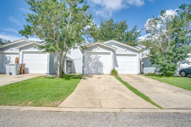 Building Photo - Navarre 3/2.5 Townhome – Minutes from Nava...