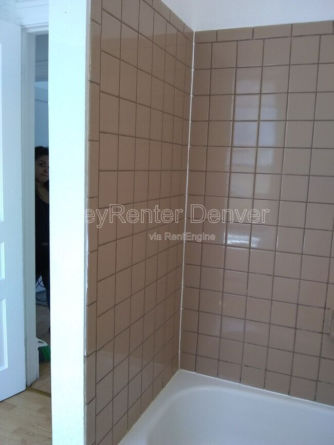 Building Photo - 1118 6th St