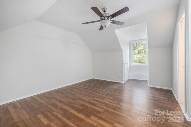 Building Photo - 701 McNabb Ct