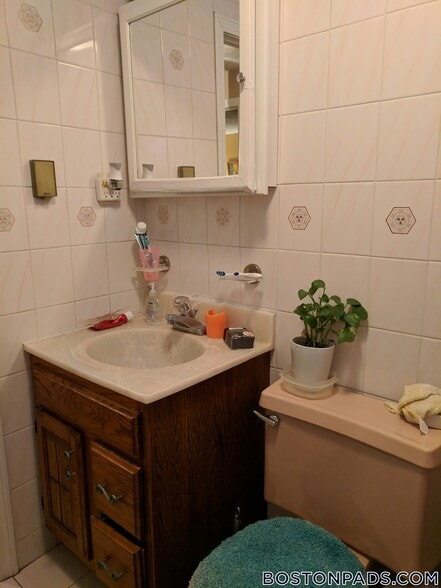 Building Photo - 92 Sylvia St