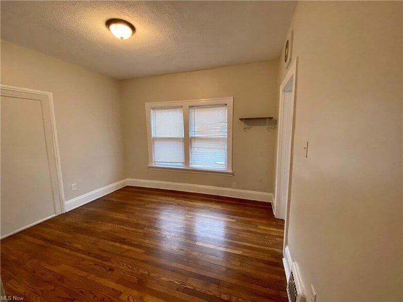 Living room - 2104 W 10th St