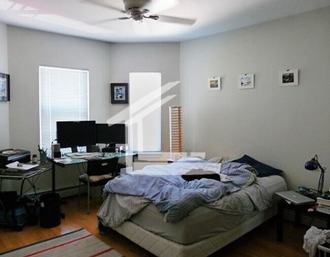 Building Photo - No Brokers Fee,  Parking Included, Laundry on a Site, Eat-in Kitchen