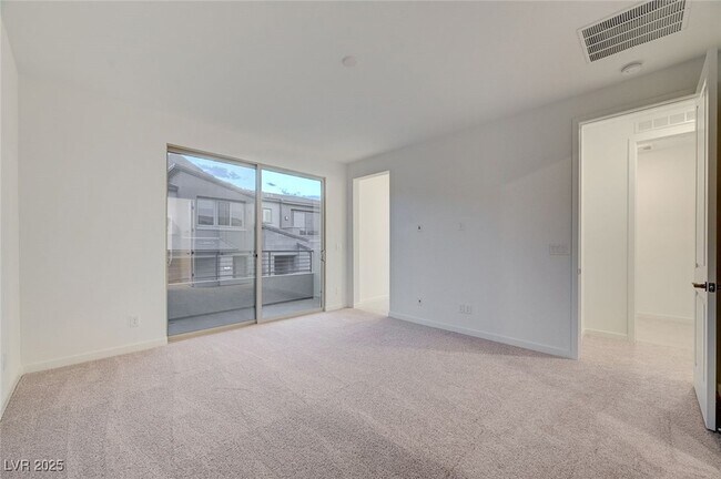 Building Photo - 2537 Monolith St