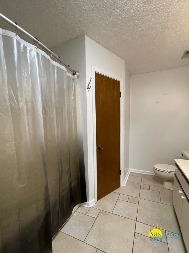 Building Photo - Beautifully Updated 2-Bedroom Duplex in Fort Walton Beach!