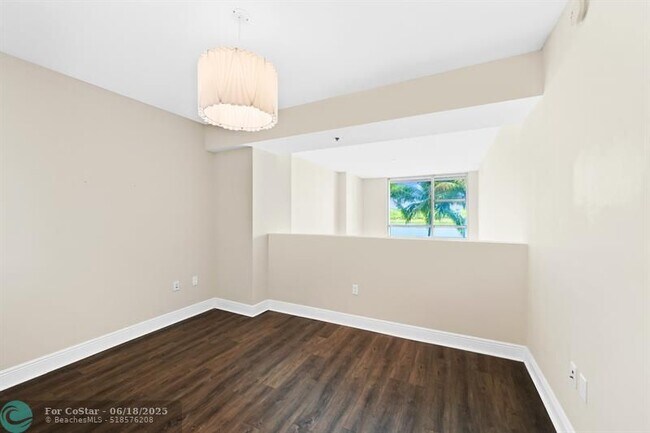 Building Photo - 2641 N Flamingo Rd