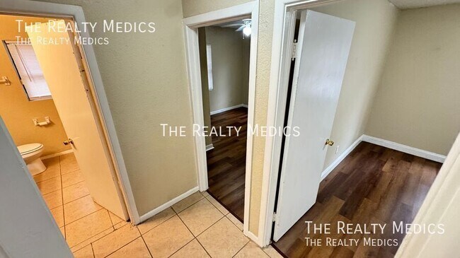 Building Photo - 1100 Santa Anita St