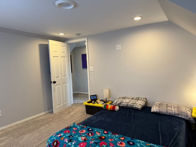 Building Photo - Charming Character Home with Screened Porch & Main Floor Laundry in North Branch