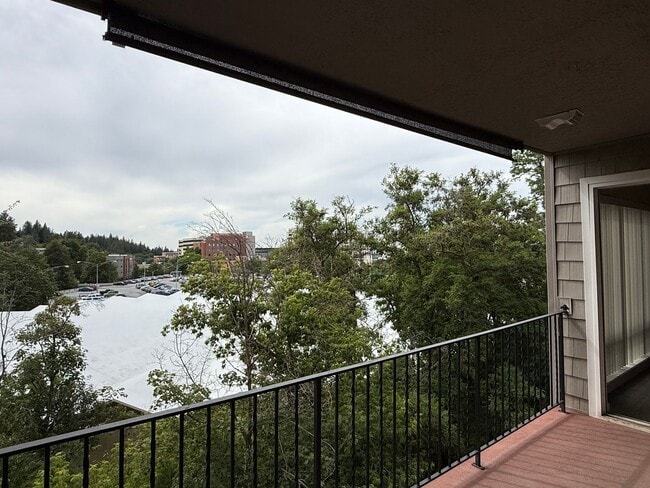 Building Photo - Beautiful 2 Bed 2 Bath Condo Near Sacred H...