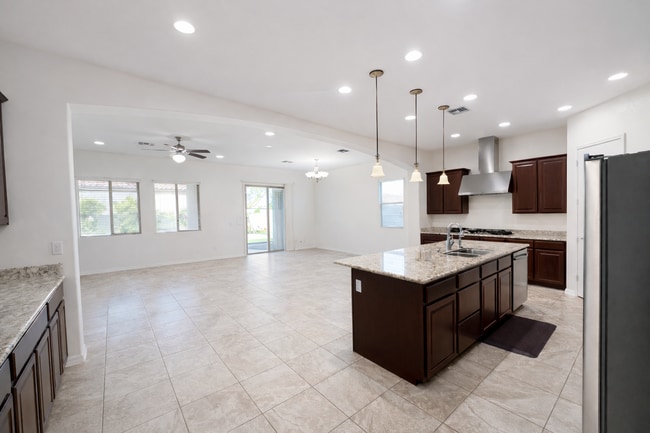 Building Photo - 4070 S Pearl Dr