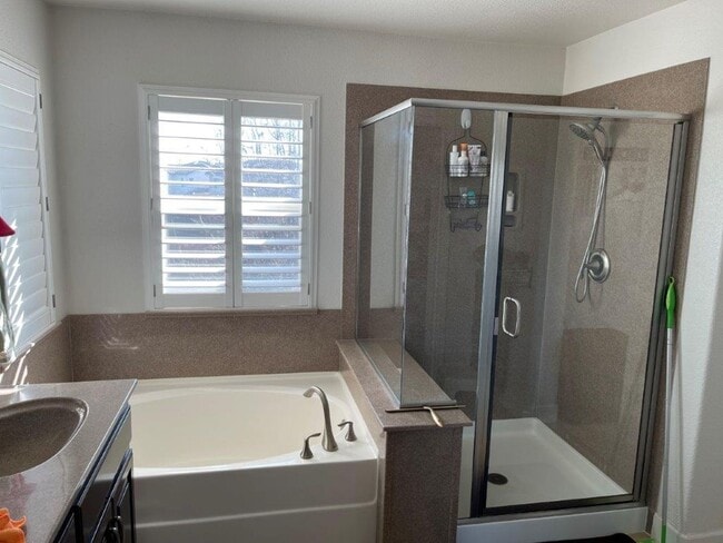 Building Photo - NEWER MODERN HOME BEHIND KAISER VACAVILLE *STAR RENTALS