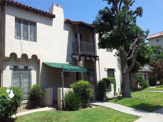 Building Photo - 697 Mira Monte Pl