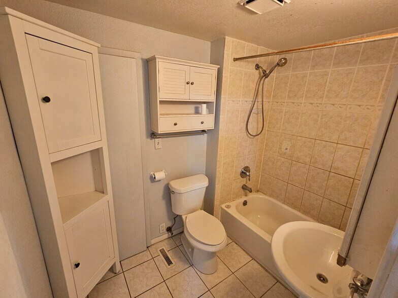 Building Photo - 1712 Ivy Pl