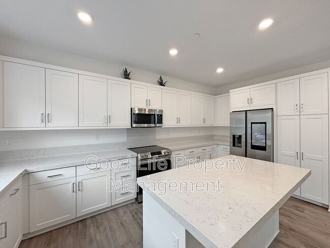 Building Photo - 820 Makani St