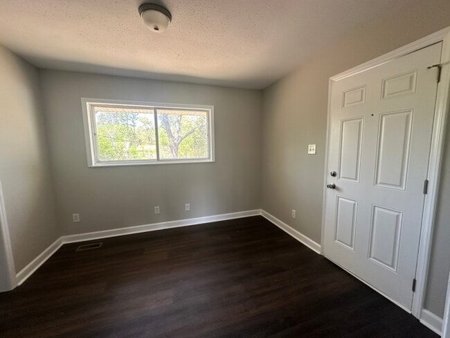Building Photo - 2725 Heatter Ave