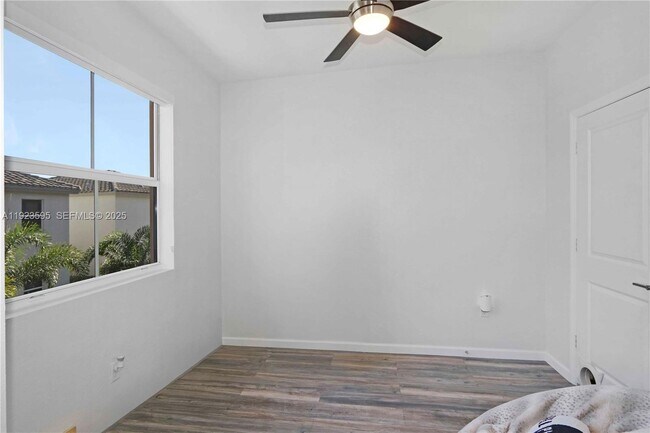 Building Photo - 1457 SE 26th Ave