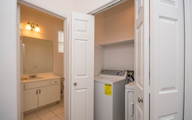 Building Photo - Stunning 3 Bedroom Home in Calavera Hills in Carlsbad