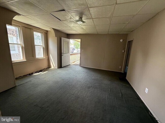 Building Photo - 16 Delsea Dr N
