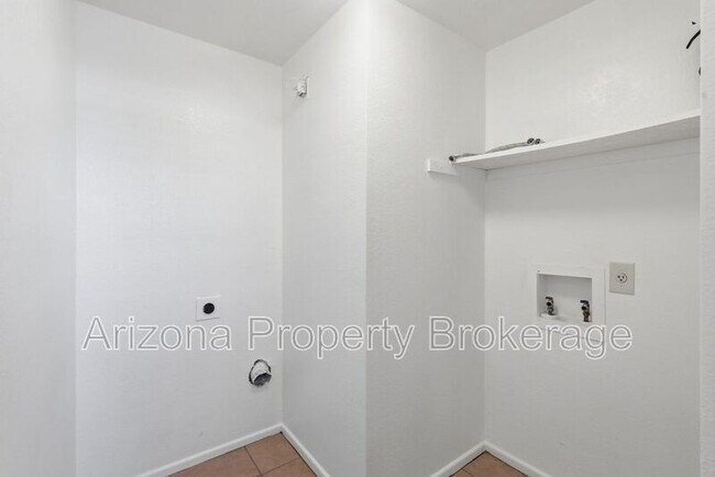 Building Photo - 1625 N Date