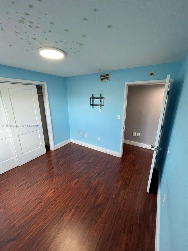 Building Photo - 1475 SW 8th St