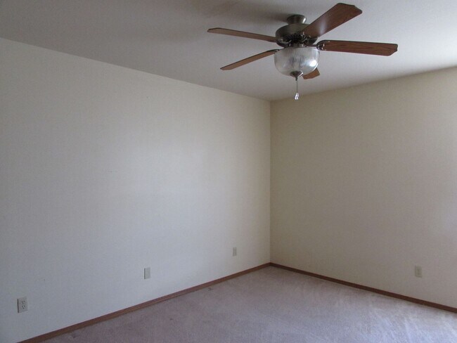 Building Photo - 20329 Skyview Dr