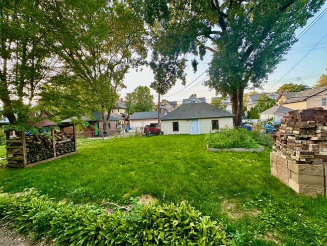 Building Photo - 931 Ashland Ave