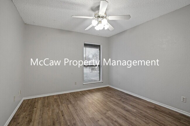 Building Photo - 715 Long Ct
