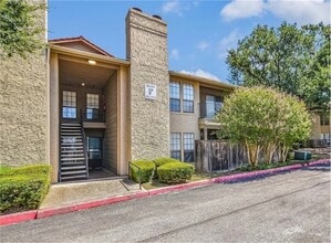 Building Photo - 1202 Thorpe Ln