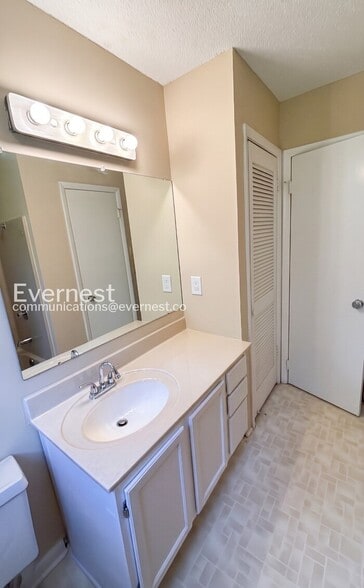Building Photo - 1710 Ichabod Ln