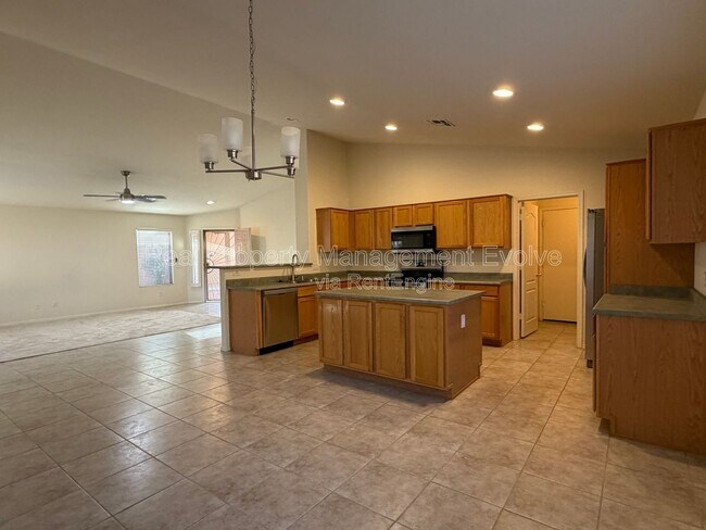 Building Photo - 15847 W Saguaro Ln