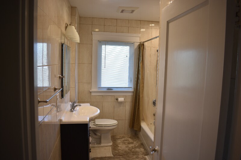 Building Photo - 917 Grand Ave