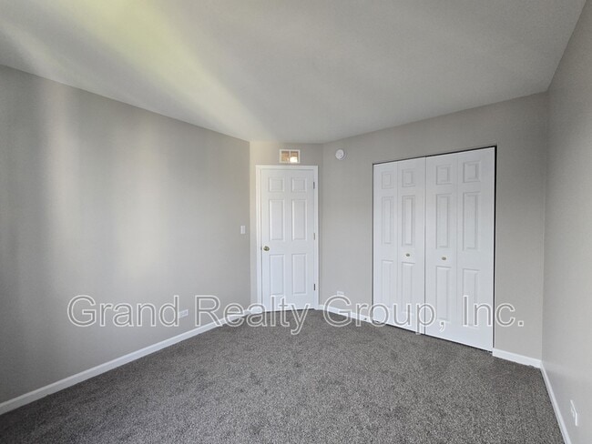 Building Photo - 652 S Rosehall Ln
