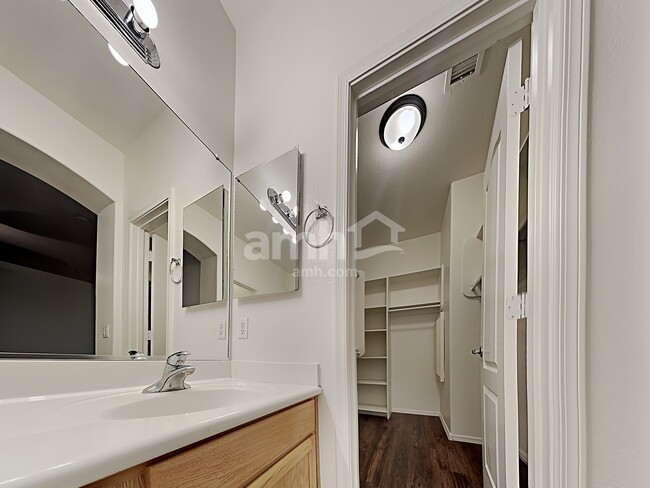 Building Photo - 3638 E Janelle Way