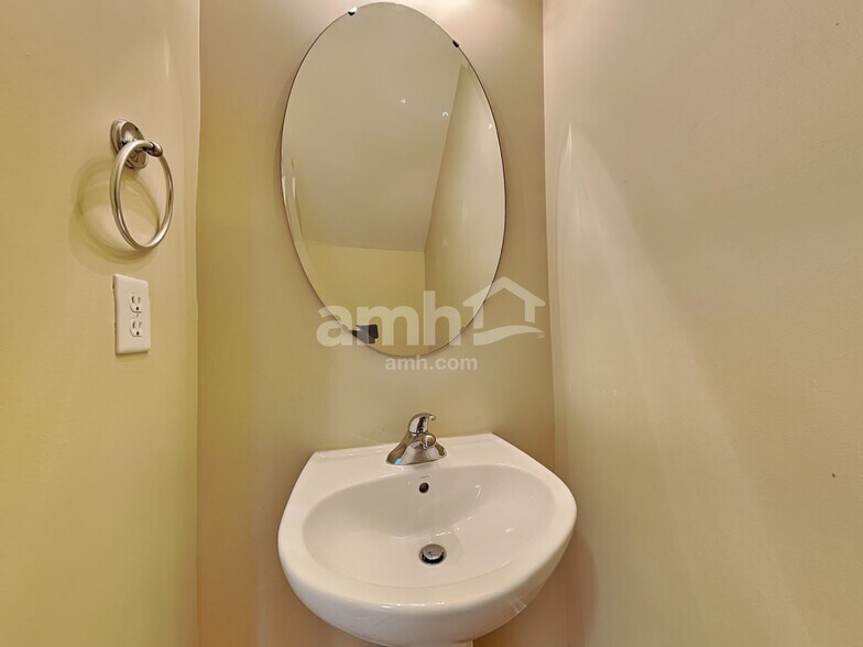 Building Photo - 11225 Amherst Glen Dr