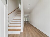 Building Photo - 915 E 37th St