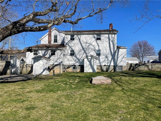 Building Photo - 348 Market St