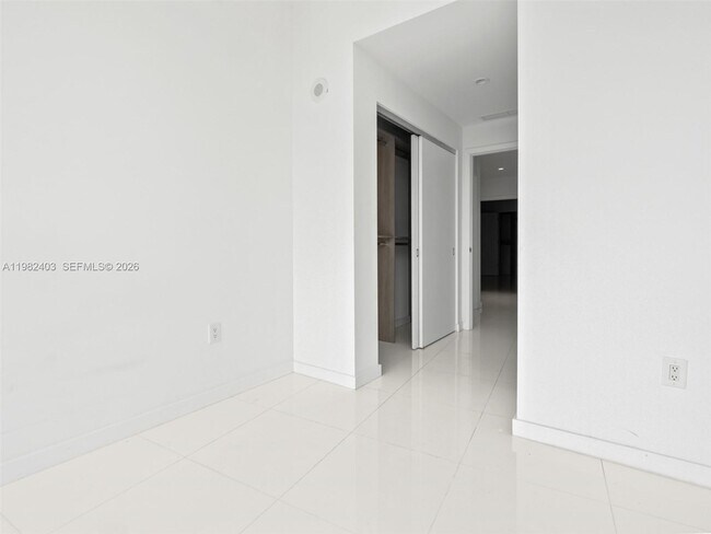 Building Photo - 851 NE 1st Ave