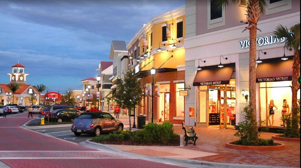 Building Photo - 11745 Via Lucerna Cir