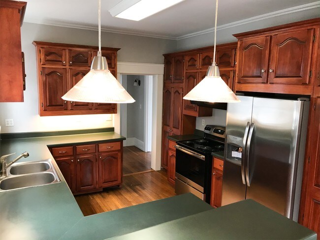 Building Photo - 819 29th St S