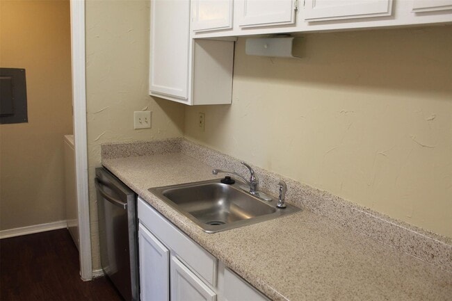 Building Photo - Cozy 2 bedroom Condo in Far North Dallas w...