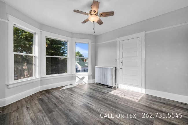 Primary Photo - Charming Renovated 1 Bed 1 Bath Apartment ...