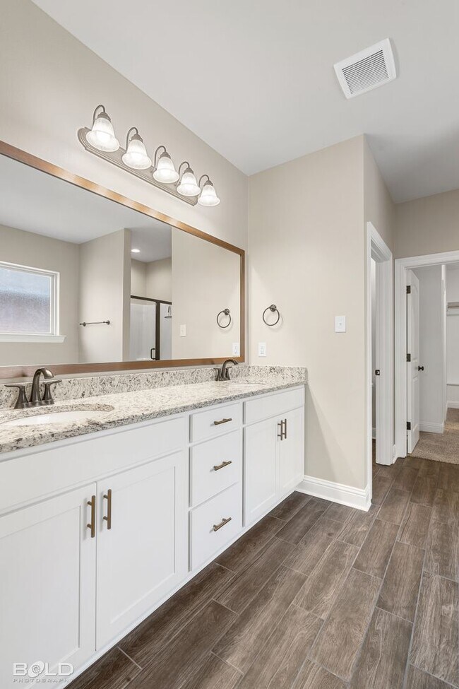 Building Photo - Beautiful 3 bedrooms 2 bathrooms