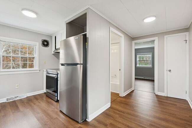 Building Photo - 1087 Littlefield Rd