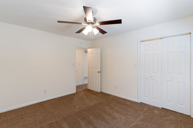 Building Photo - 304-306 Dads Way
