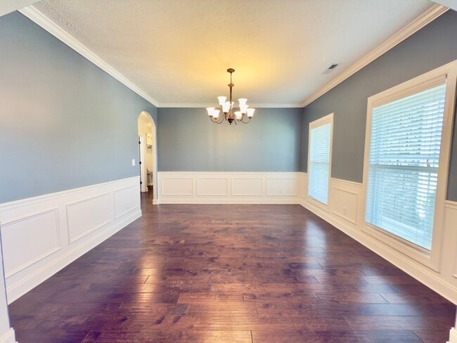 Building Photo - 532 Larkspur Dr