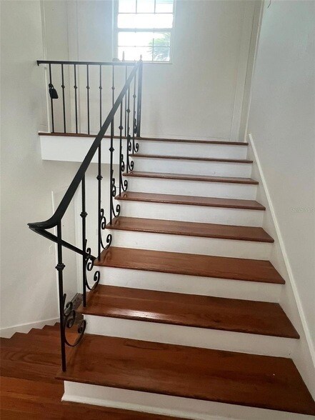 Building Photo - 1800 Pass a Grille Way