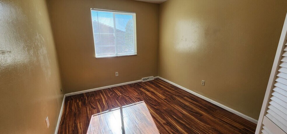 Building Photo - 188 Paris Cir