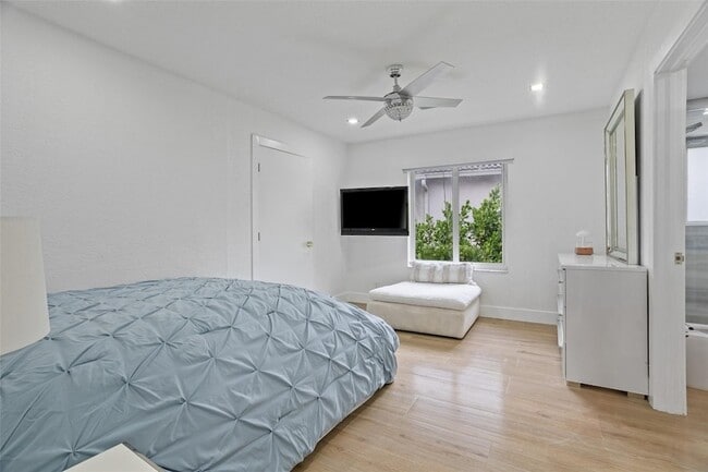 Building Photo - 2534 Golf View Dr