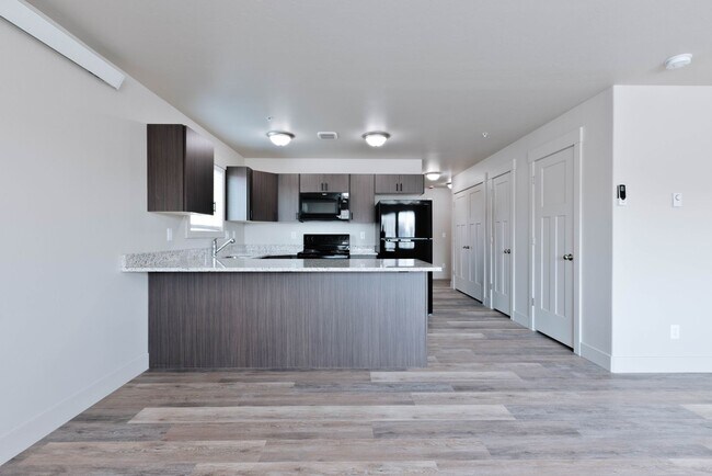 Building Photo - 5961 N Silver Fox Rd