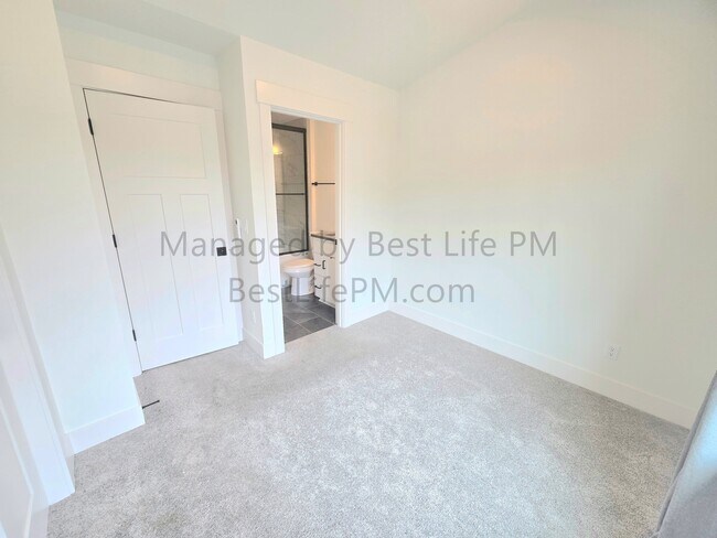 Building Photo - 310 NE 58th Ave