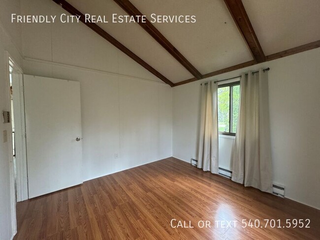 Building Photo - 2042 Hawksbill Rd
